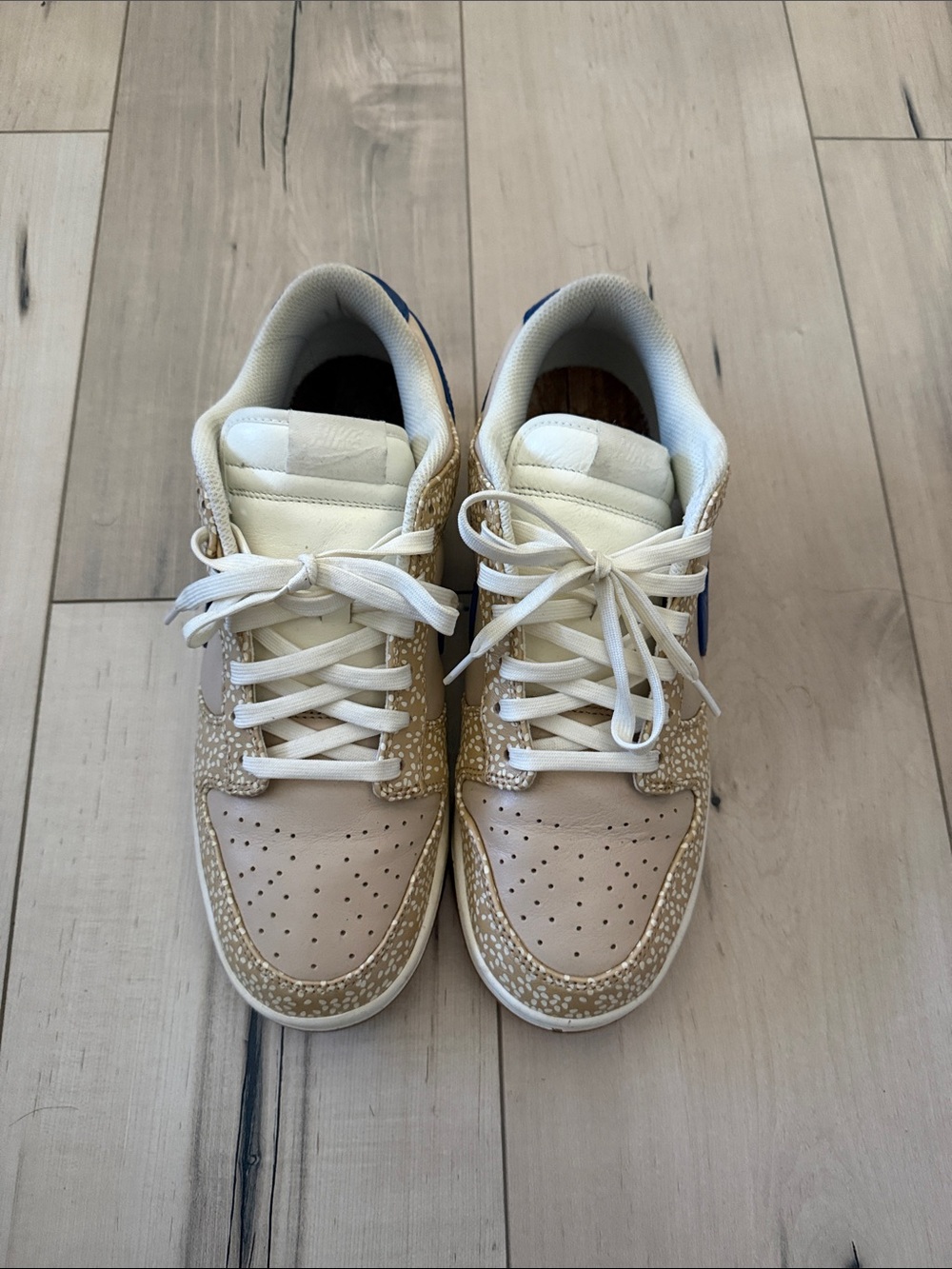 Men’s sesame dunks.